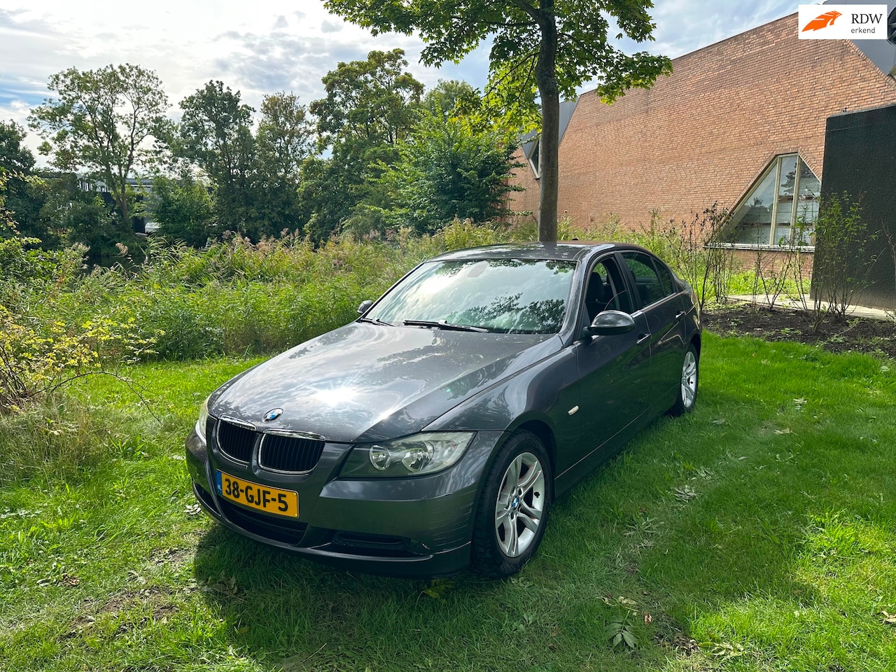 BMW 3-serie - 320i Business Line Airco Cruise Navi - AutoWereld.nl
