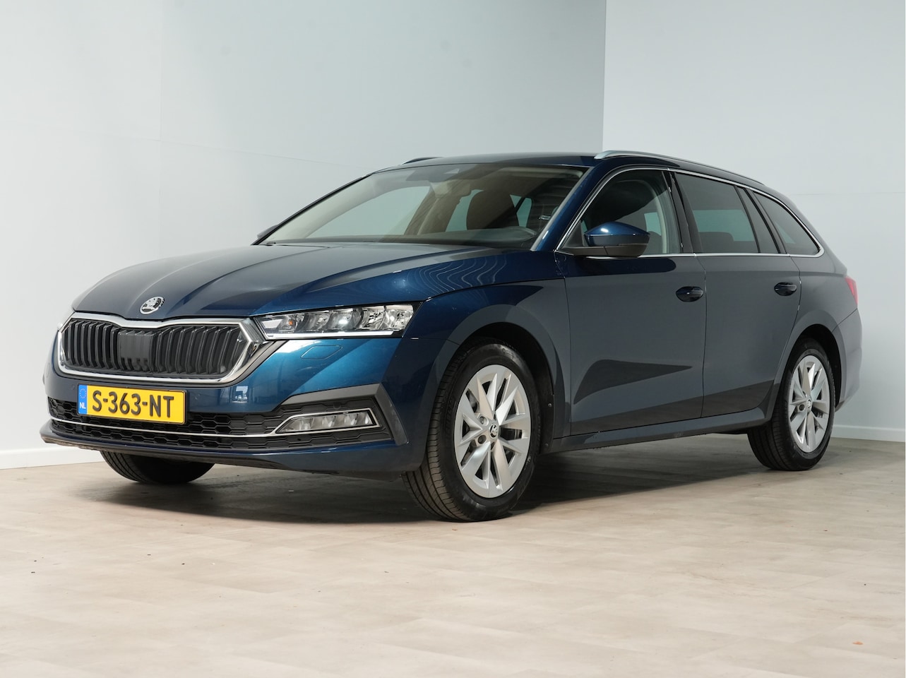 Skoda Octavia Combi - 1.0 e-TSI Business Edition Plus Navigatie Parkeersensoren Virtual Cockpit 155 - AutoWereld.nl