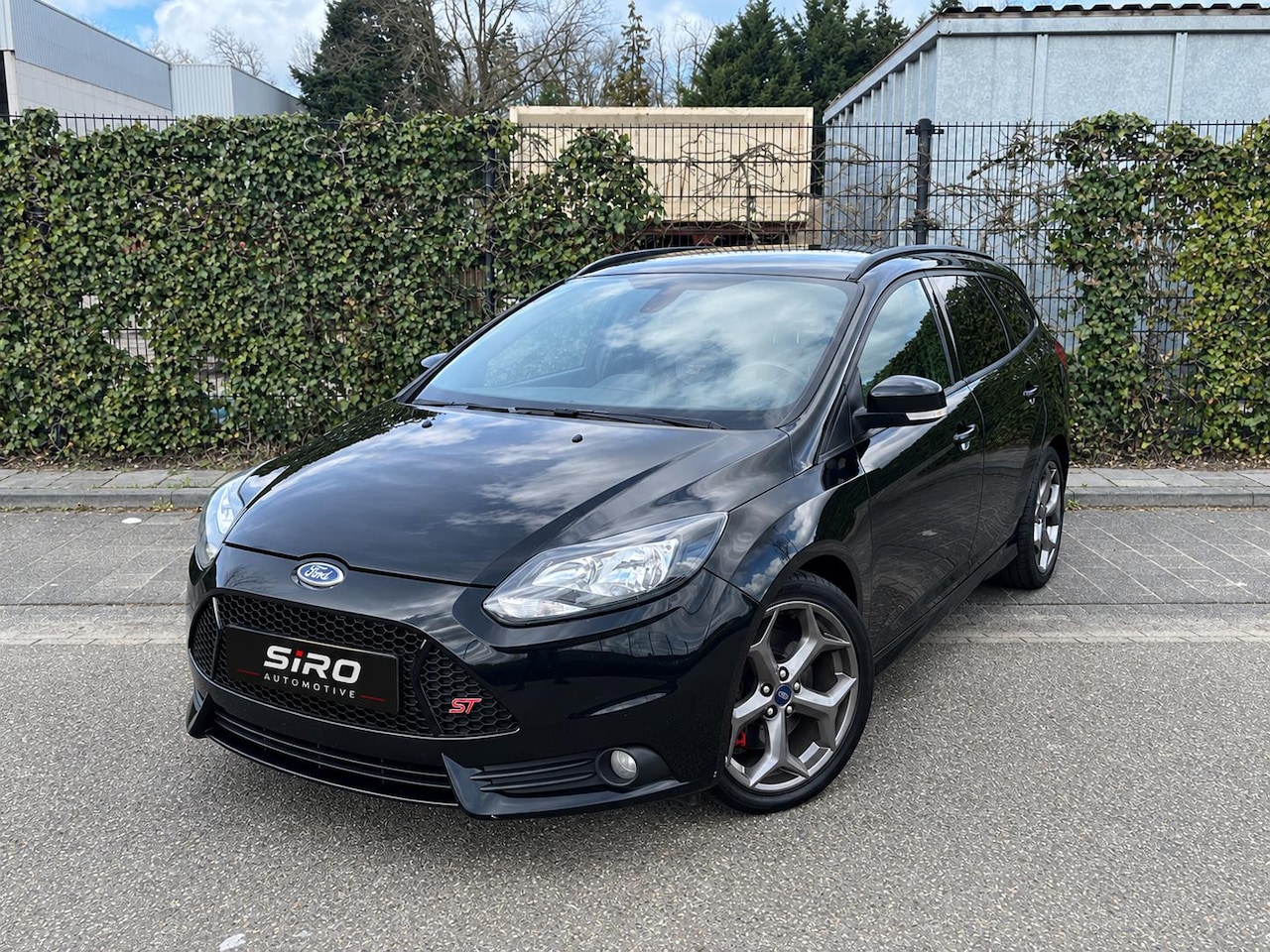Ford Focus Wagon - 2.0 EcoBoost ST-3 * Navi * Camera * Dealerond. * Nette staat - AutoWereld.nl