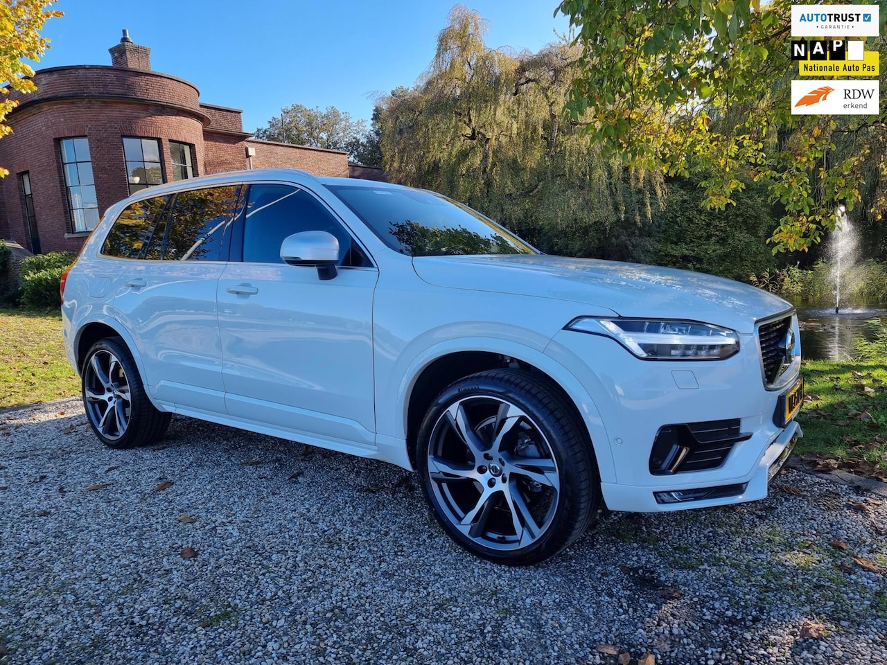 Volvo XC90 - D5 225pk AWD R-design 22inch/LEDER/led - AutoWereld.nl