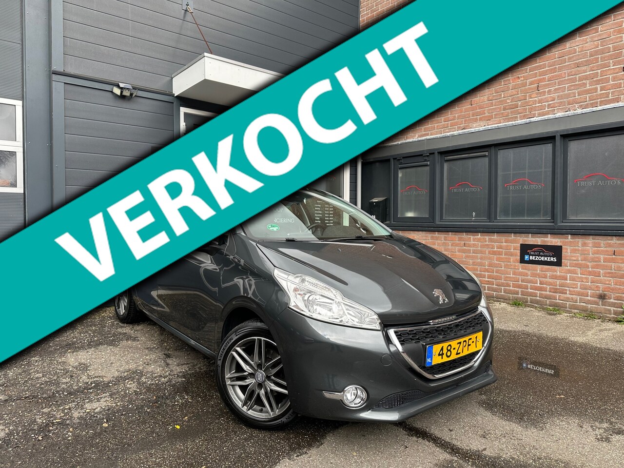 Peugeot 208 - 1.2 VTi Envy|Nap|Pdc|Navi|Cruise|Trekhaak|Airco - AutoWereld.nl