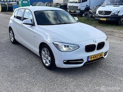 BMW 1-serie - 118d Business Automaat *Auto rookt
