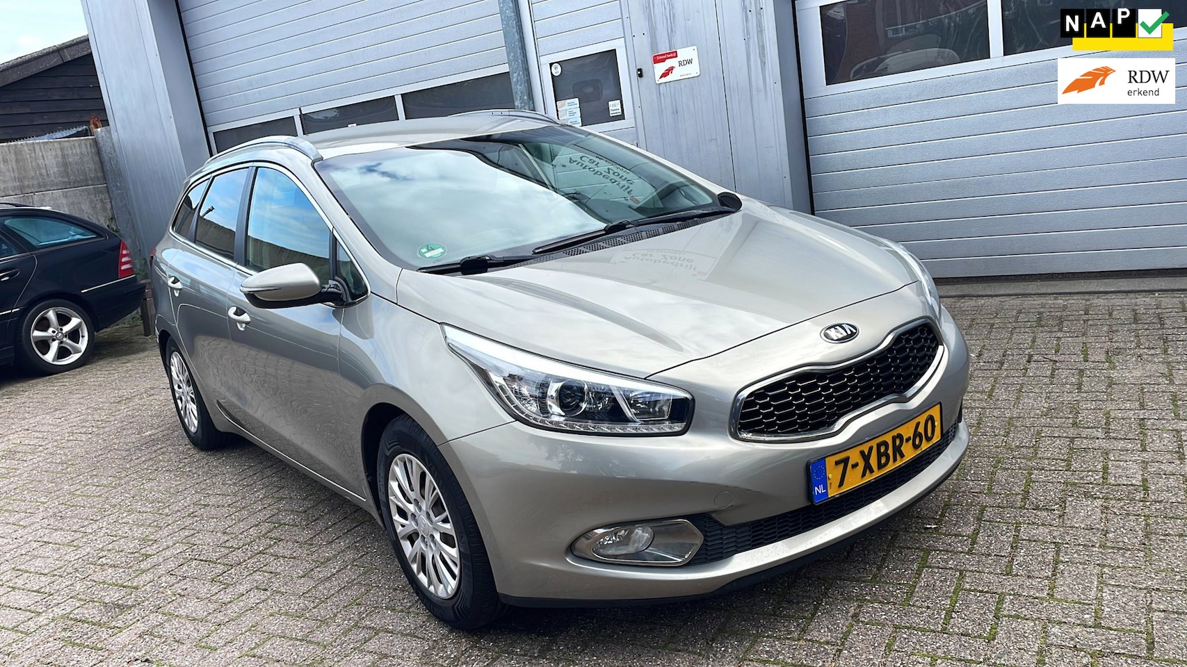 Kia Cee'd Sportswagon - 1.6 CRDi BusinessLine 94 KW-Navi-Clima - AutoWereld.nl