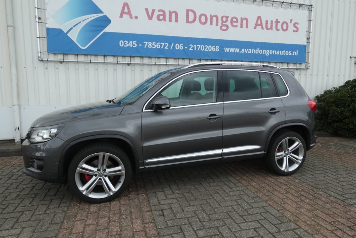 Volkswagen Tiguan - 2.0 TSI R-Line 4MOTION Automaat,Pano,Camera,Trhaak,Led - AutoWereld.nl