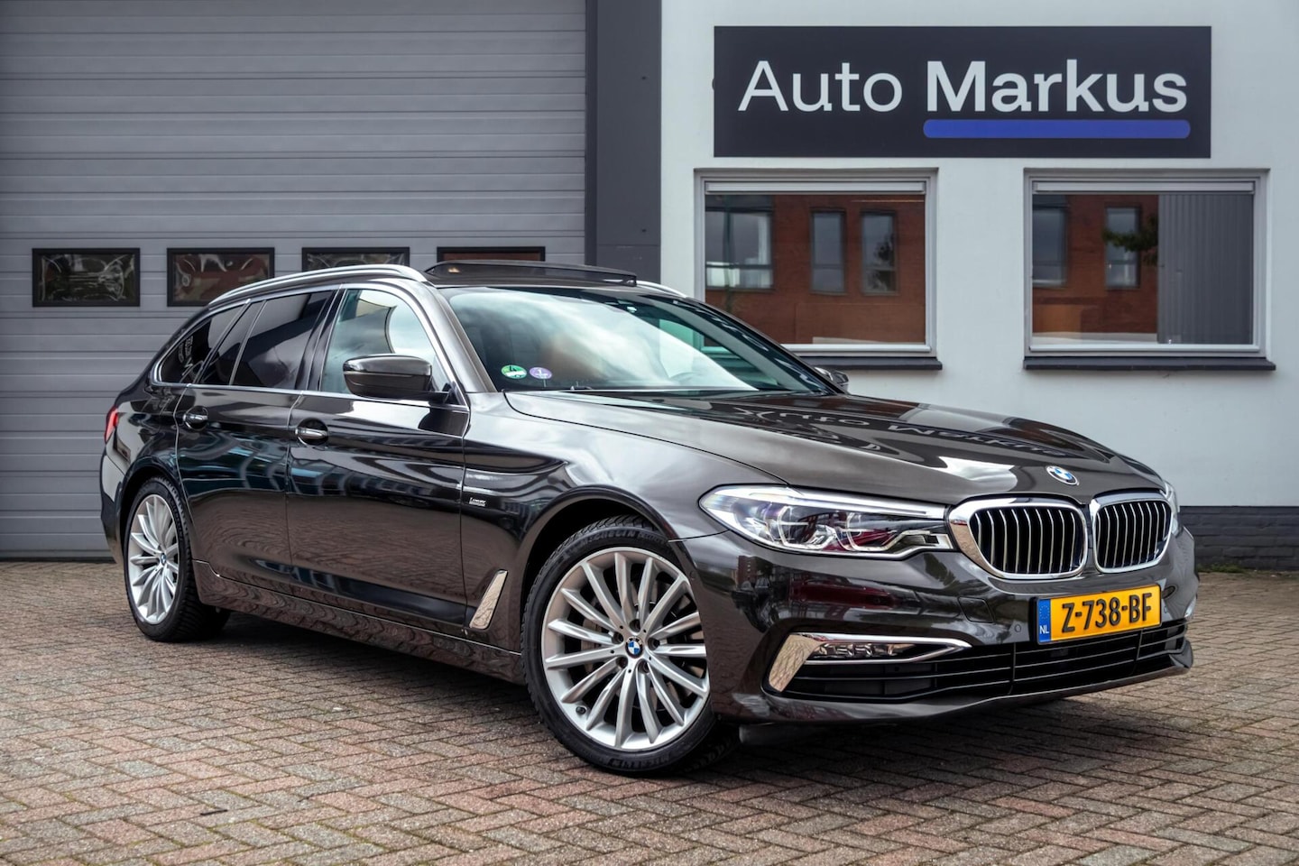 BMW 5-serie Touring - 530i xDrive Luxury Line|Pano|4WS|Softclose|H&K|Keyless - AutoWereld.nl
