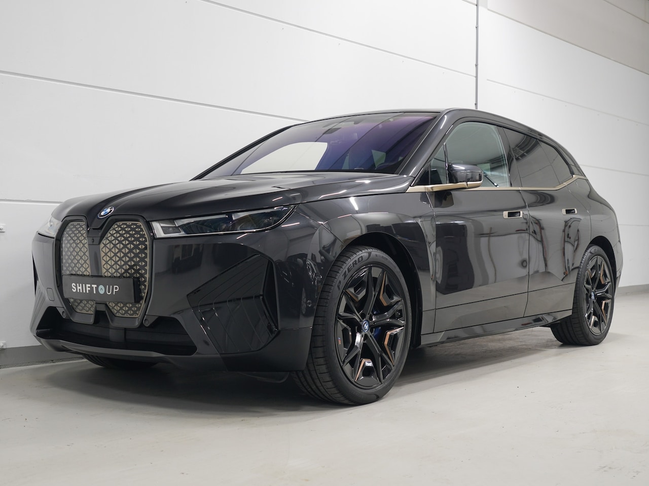 BMW iX - xDrive40 Skylounge | CoPilot | Elektr. Trekhaak | Harman Kardon - AutoWereld.nl