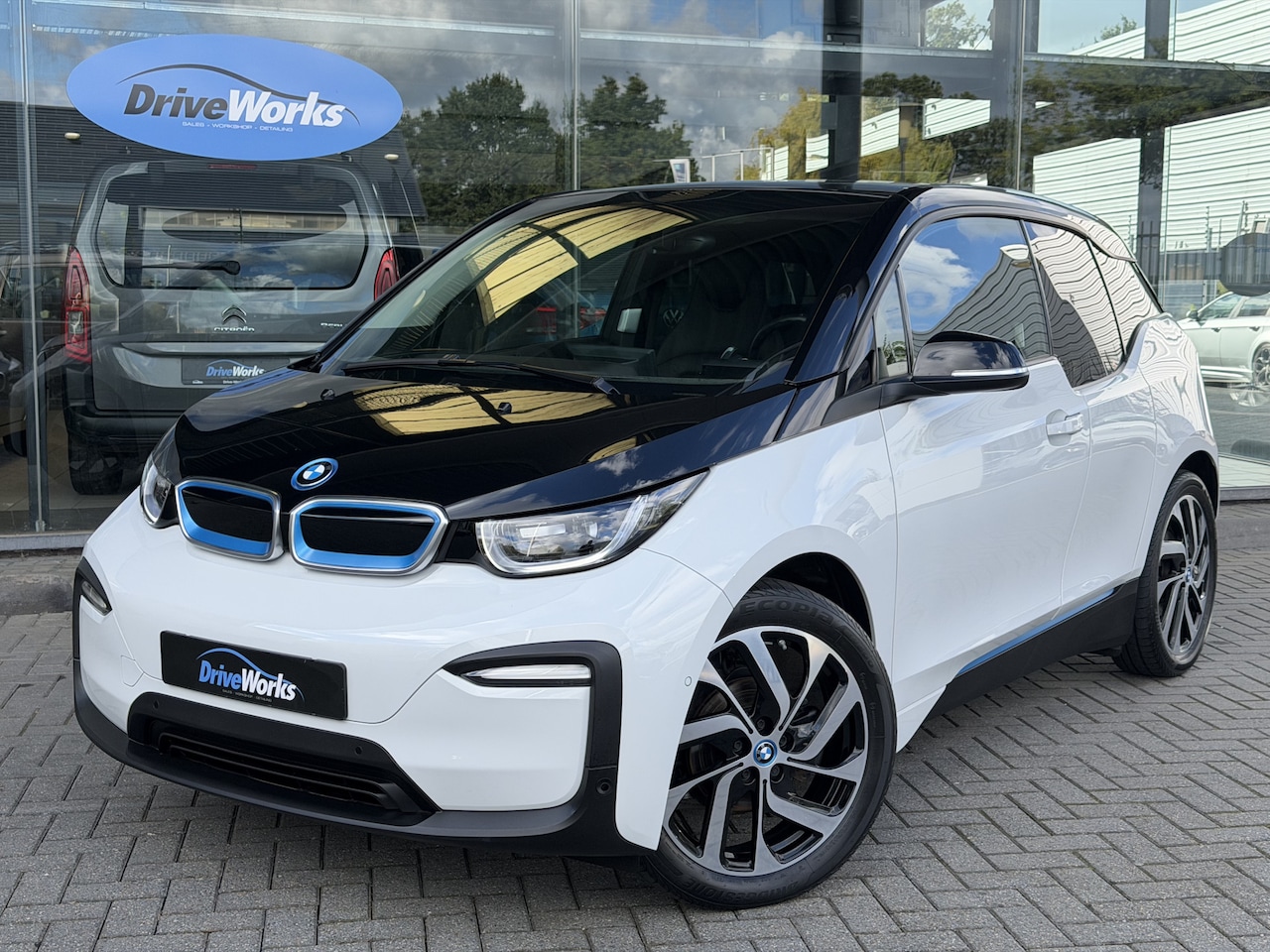 BMW i3 - Executive Edition 120Ah 42 kWh | Leer | Carplay | Camera | SOH Interesse, Proefrit? Bel of - AutoWereld.nl