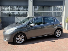 Peugeot 208 - 1.2 VTi Allure km 112.000 Bj 2014 Navi, 16Inch, Clima, Cv Dealer onderhouden
