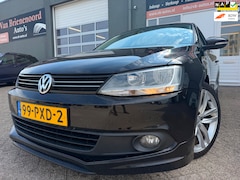 Volkswagen Jetta - 1.2 TSI Comfortline met parkeersensoren en cruise controle en airco