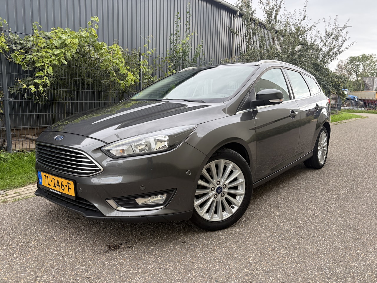 Ford Focus Wagon - 1.0 Titanium / NAVI / AIRCO CLIMATE / CRUISE - AutoWereld.nl