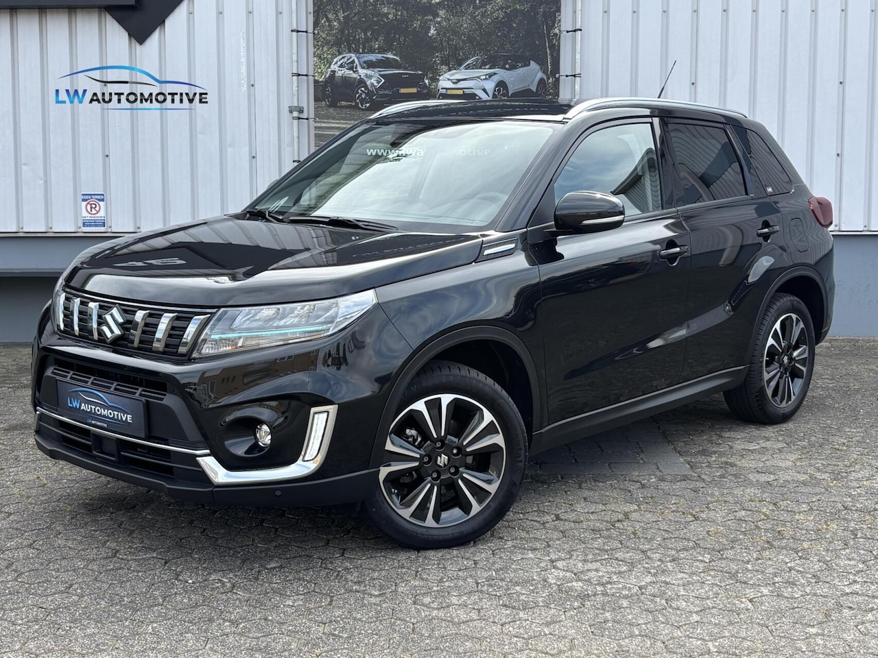 Suzuki Vitara - 1.5 Hybrid Style Automaat | Schuifdak | Parkeersens. V+A | Adaptive Cruise - AutoWereld.nl