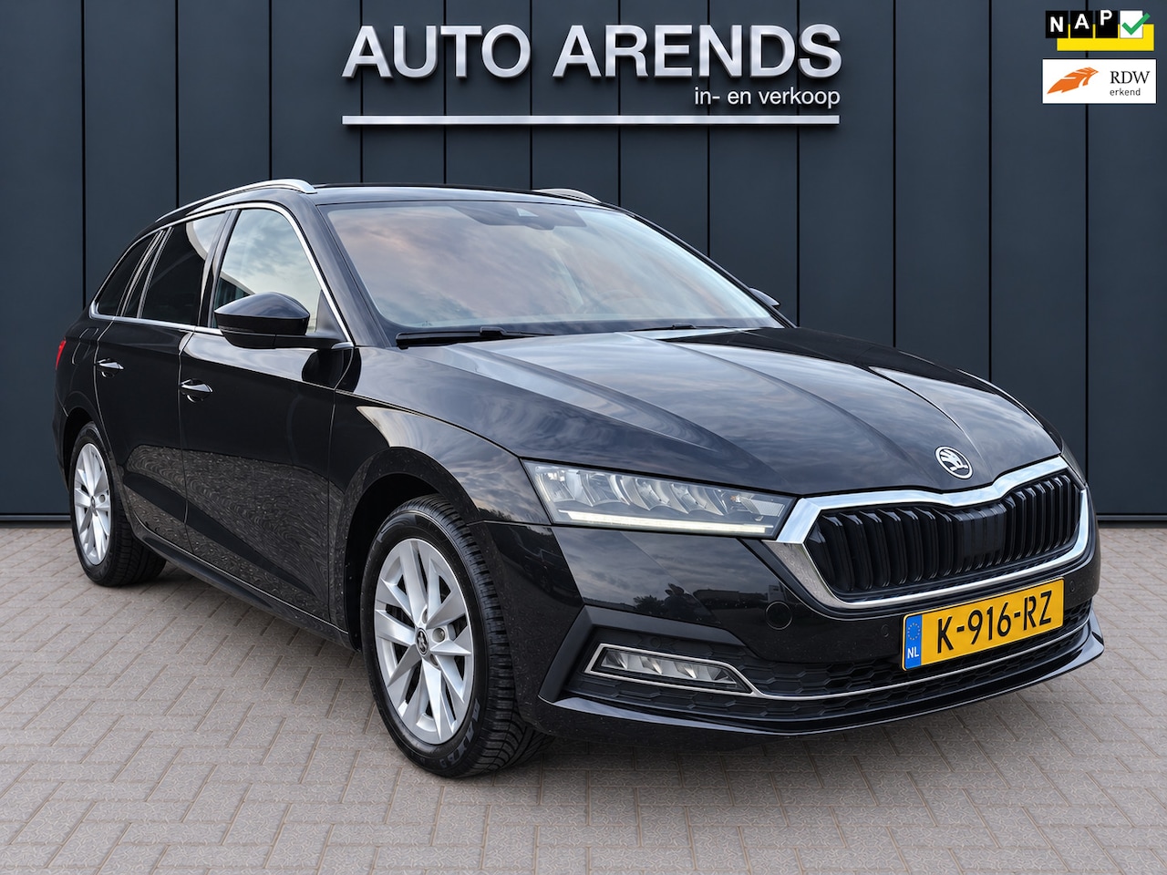 Skoda Octavia Combi - 1.5 e-TSI Business Edition Plus Automaat/Virtuel/Led/Adapt.Cruise/Trekhaak/Camera/AppleCar - AutoWereld.nl