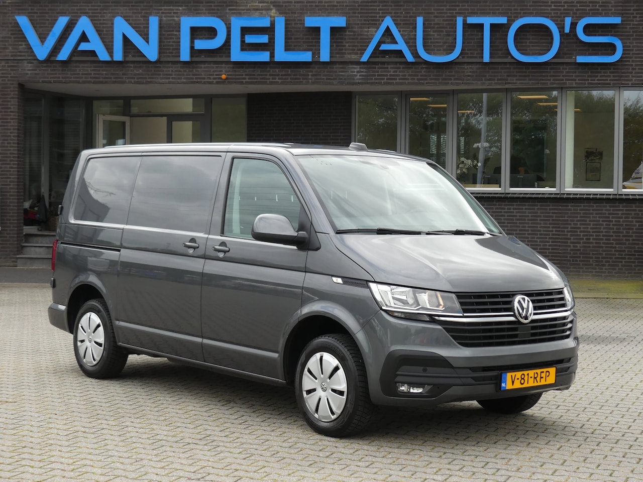Volkswagen Transporter - 2.0 TDI 150PK DSG L1 / 3P / 2X Schuifdeur / Carplay - AutoWereld.nl