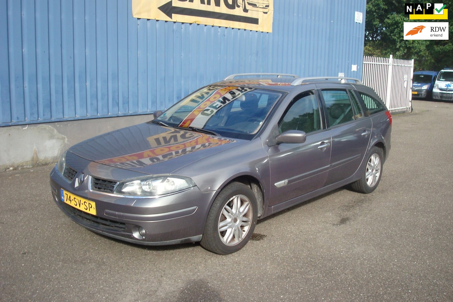 Renault Laguna Grand Tour - 2.0-16V T Initiale 2.0-16V T Initiale, AUTOMAAT, Afneembare trekhaak Navi - AutoWereld.nl