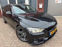 BMW 3-serie Touring - 320i Upgrade Edition / Carplay / Leder / M / Navi / PDC / Xenon / NAP