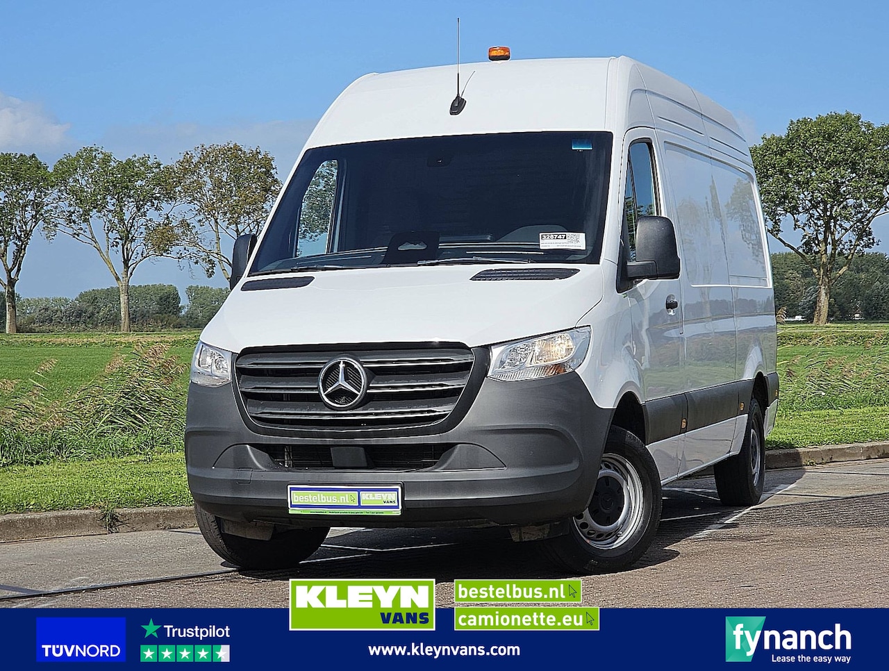 Mercedes-Benz Sprinter - 311 L2H2 MBUX10  RWD - AutoWereld.nl