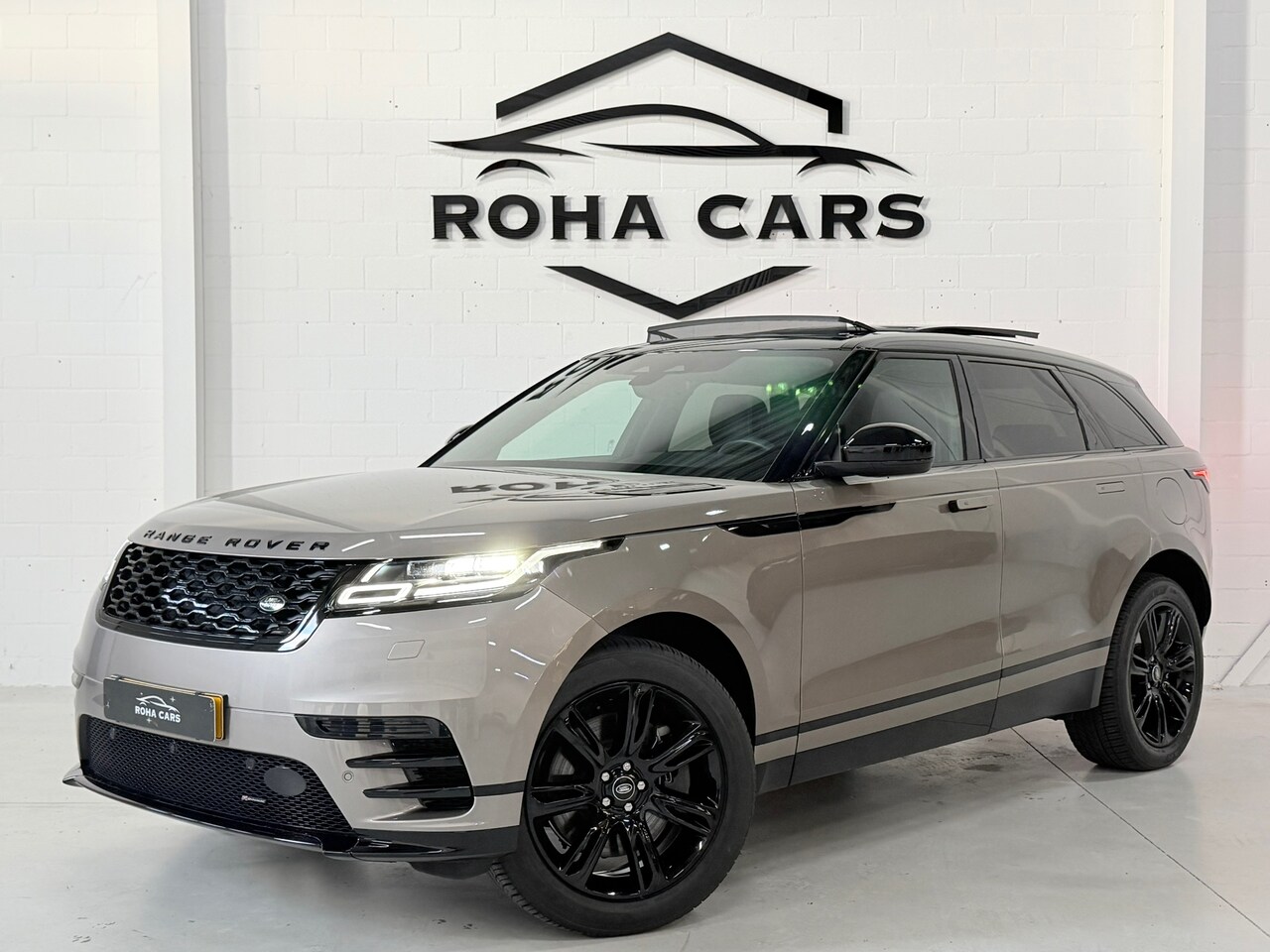 Land Rover Range Rover Velar - 2.0 P400e Edition *R-Dynamic*A-Camera*Memory*Stoelverwarming*Leer* - AutoWereld.nl