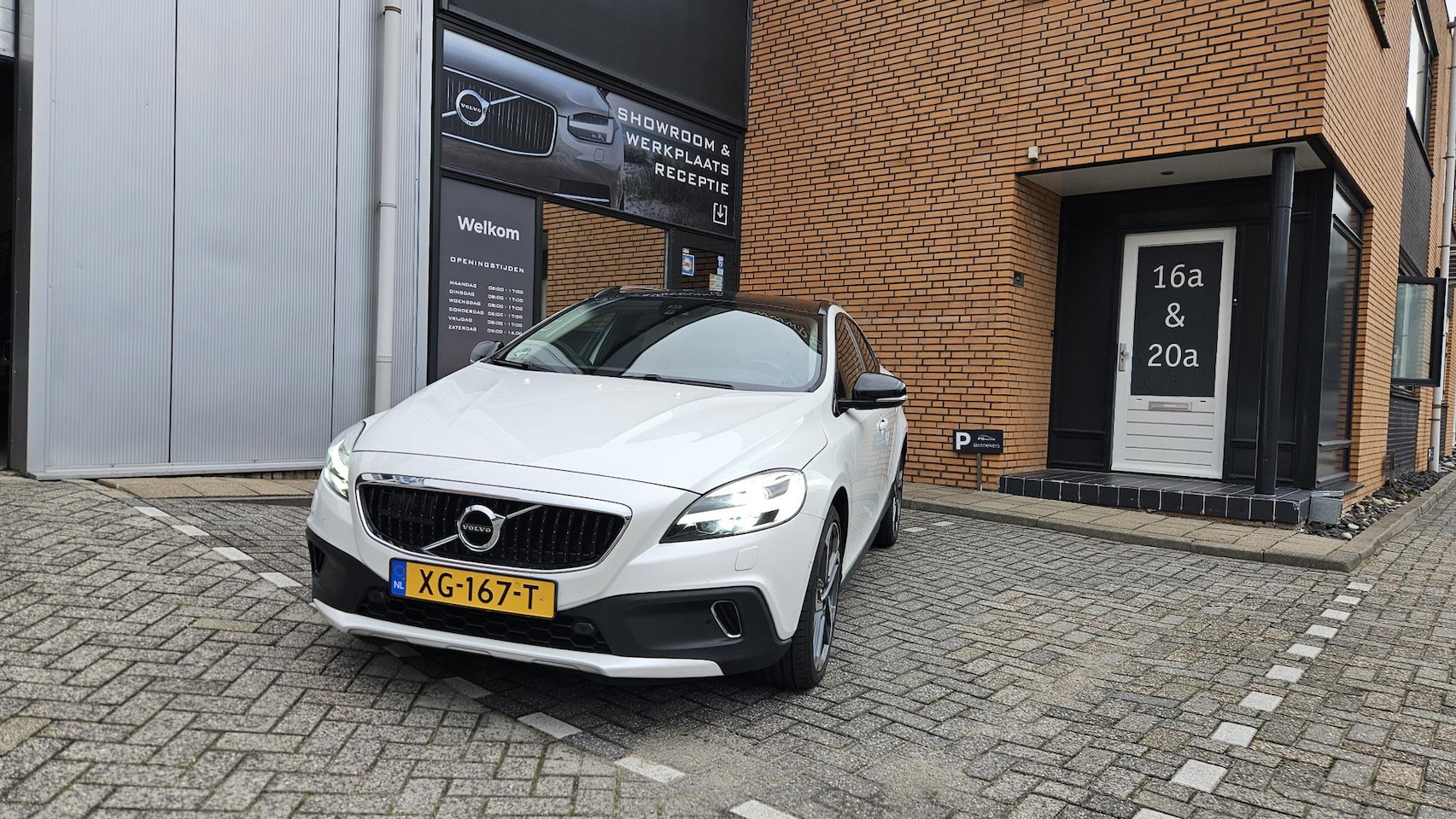 Volvo V40 Cross Country - 1.5 T3 Polar+ Luxury 1.5 T3 Polar+ Luxury - AutoWereld.nl