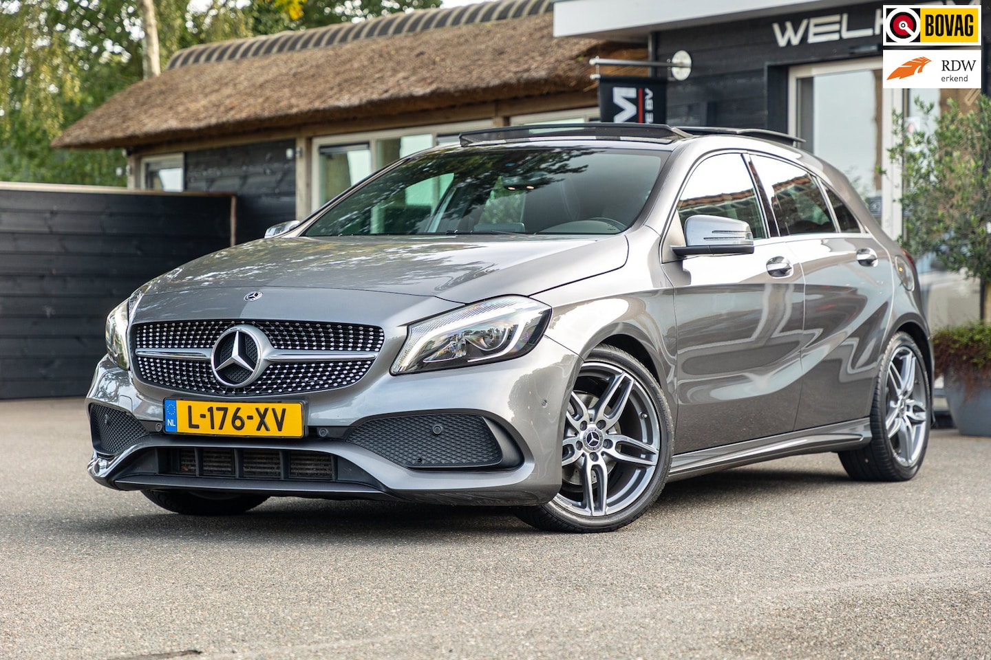 Mercedes-Benz A-klasse - 180 Prestige Automaat I Panoramadak I AMG Styling I Led I Camera I Stoelverwarming I Zeer - AutoWereld.nl