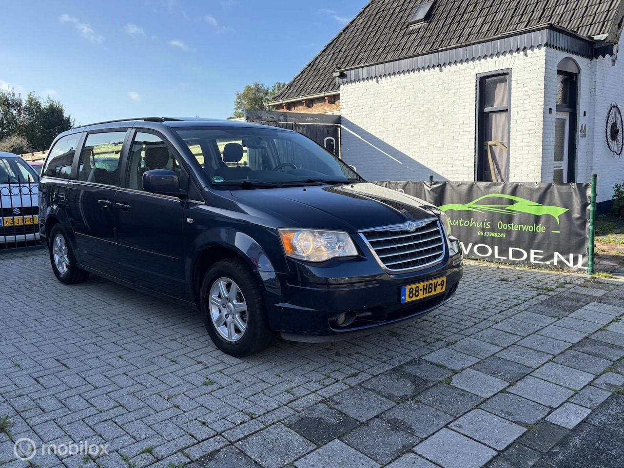 Chrysler Grand Voyager - 3.8 V6 AUTOMAAT | NW APK | 7 persoons - AutoWereld.nl