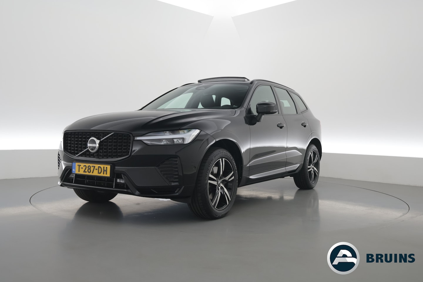 Volvo XC60 - 2.0 B4 R-Design | Pano | Trekhaak | 360Cam | H&K audio | Memory stoel | - AutoWereld.nl