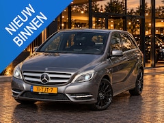Mercedes-Benz B-klasse - 180 Ambition Automaat | Trekhaak | Leer | PDC