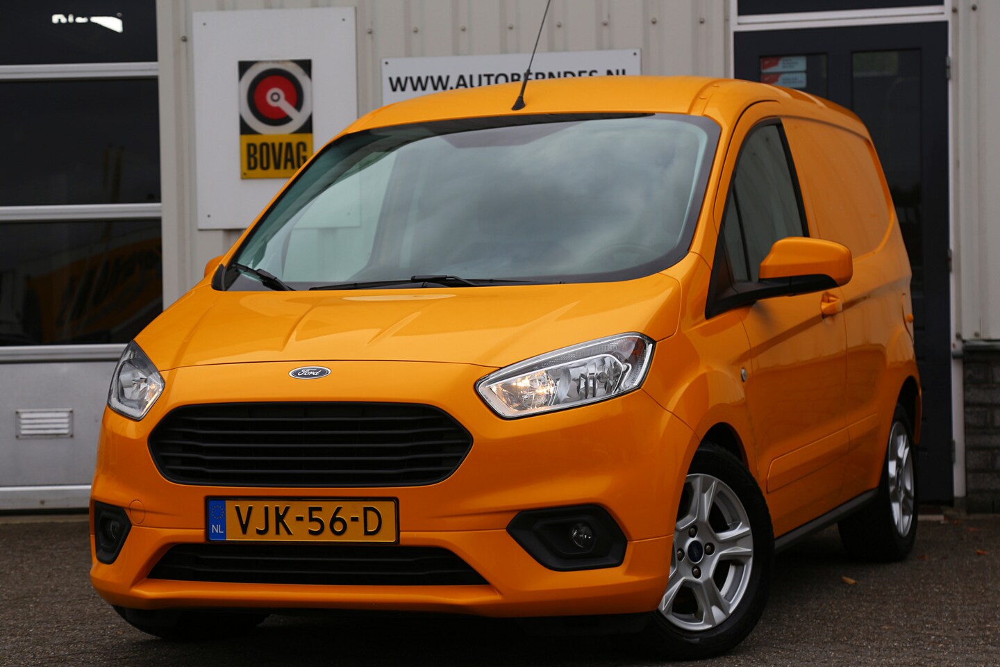 Ford Transit Courier - 1.5 TDCI Limited Duratorq S&S*NL-Auto*Perfect Onderh.*Apple Carplay/Cruise-Control/Stoelve - AutoWereld.nl