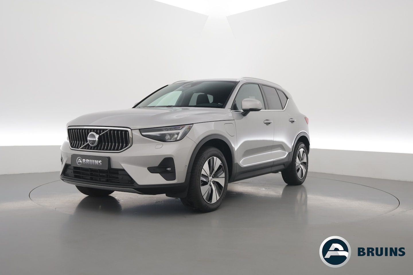 Volvo XC40 - 1.5 T4 Plug-in hybrid Plus Bright | Memory stoel. | H&K Audio | Pilot Assist | 360Cam | - AutoWereld.nl