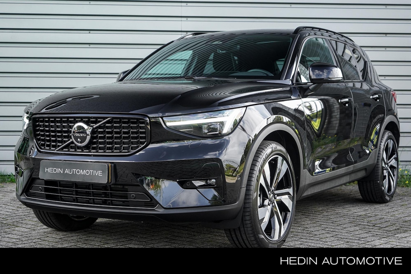 Volvo XC40 - 2.0 B4 Plus Dark | Pano. dak | Adaptive Cruise | BLIS | 360 Camera | Matrix LED | 20 inch - AutoWereld.nl