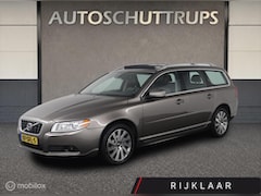 Volvo V70 - 1.6 T4 Limited Edition LEDER / STOELVERW. / DAKJE / TR.HAAK / NAVI / CLIMA / CRUISE