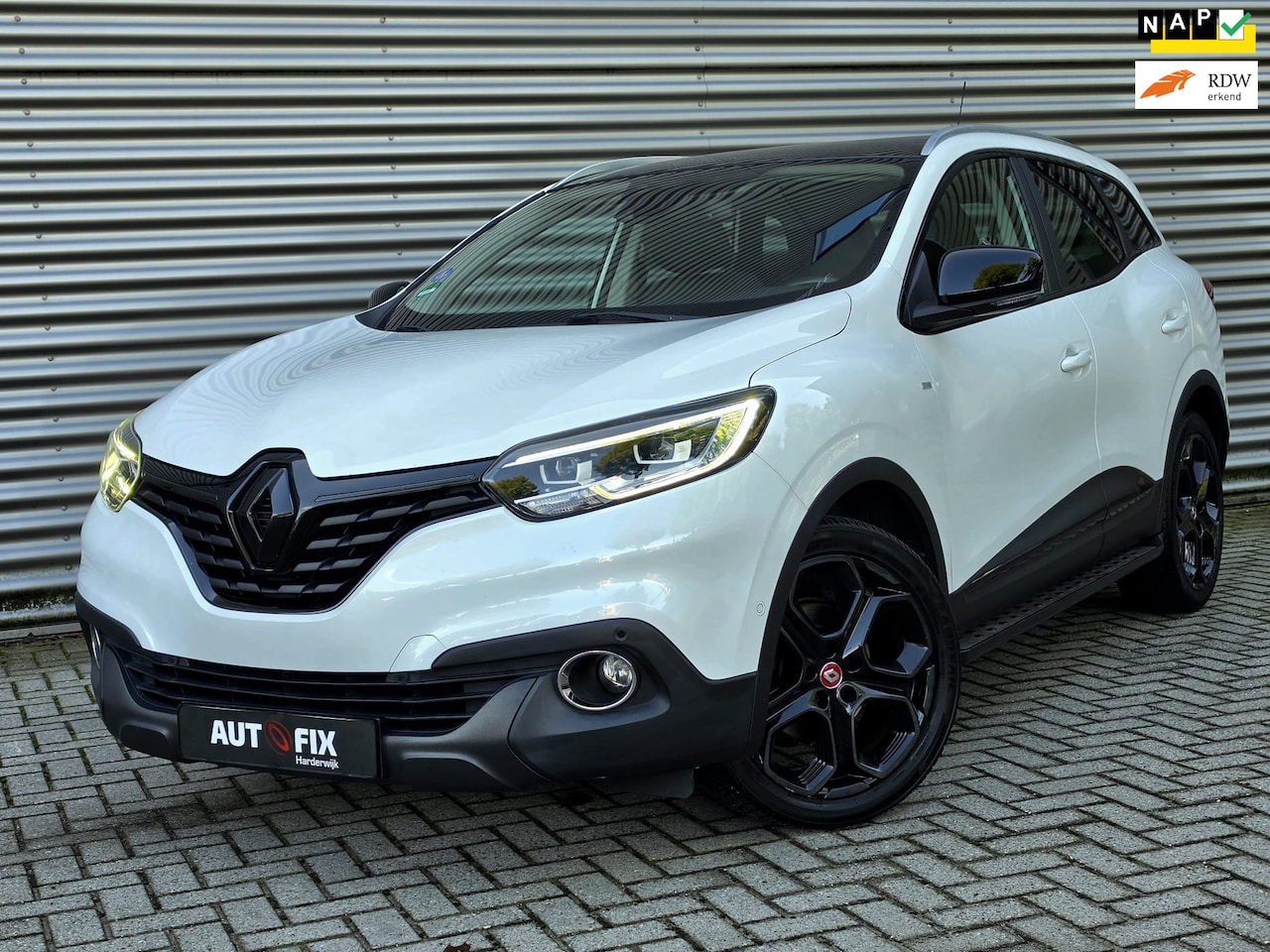 Renault Kadjar - 1.2 TCe Extase / Nieuwe ketting / LED / PANO / Trekhaak - AutoWereld.nl