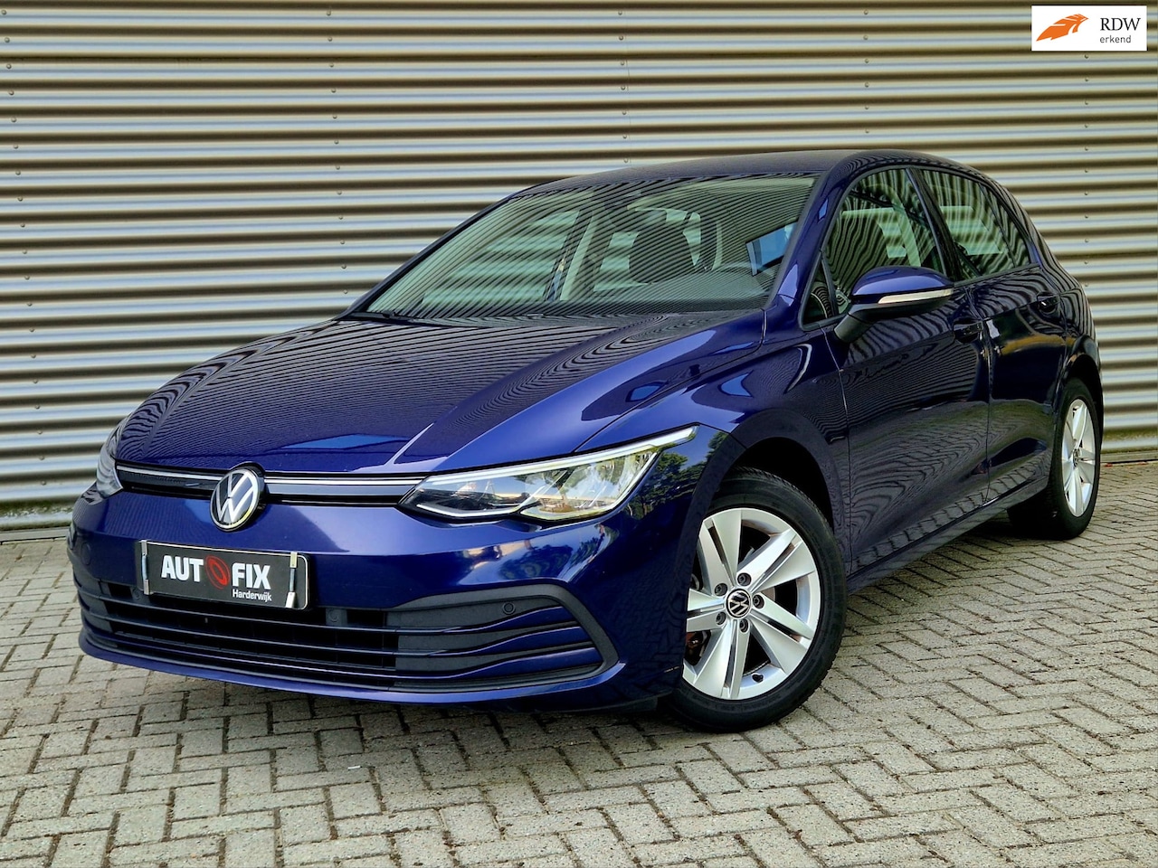 Volkswagen Golf - 1.0 eTSI Life Business / Carplay / Stoelverw / Stuurverw / ACC - AutoWereld.nl