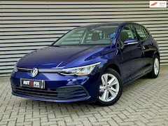 Volkswagen Golf - 1.0 eTSI Life Business / Carplay / Stoelverw / Stuurverw / ACC