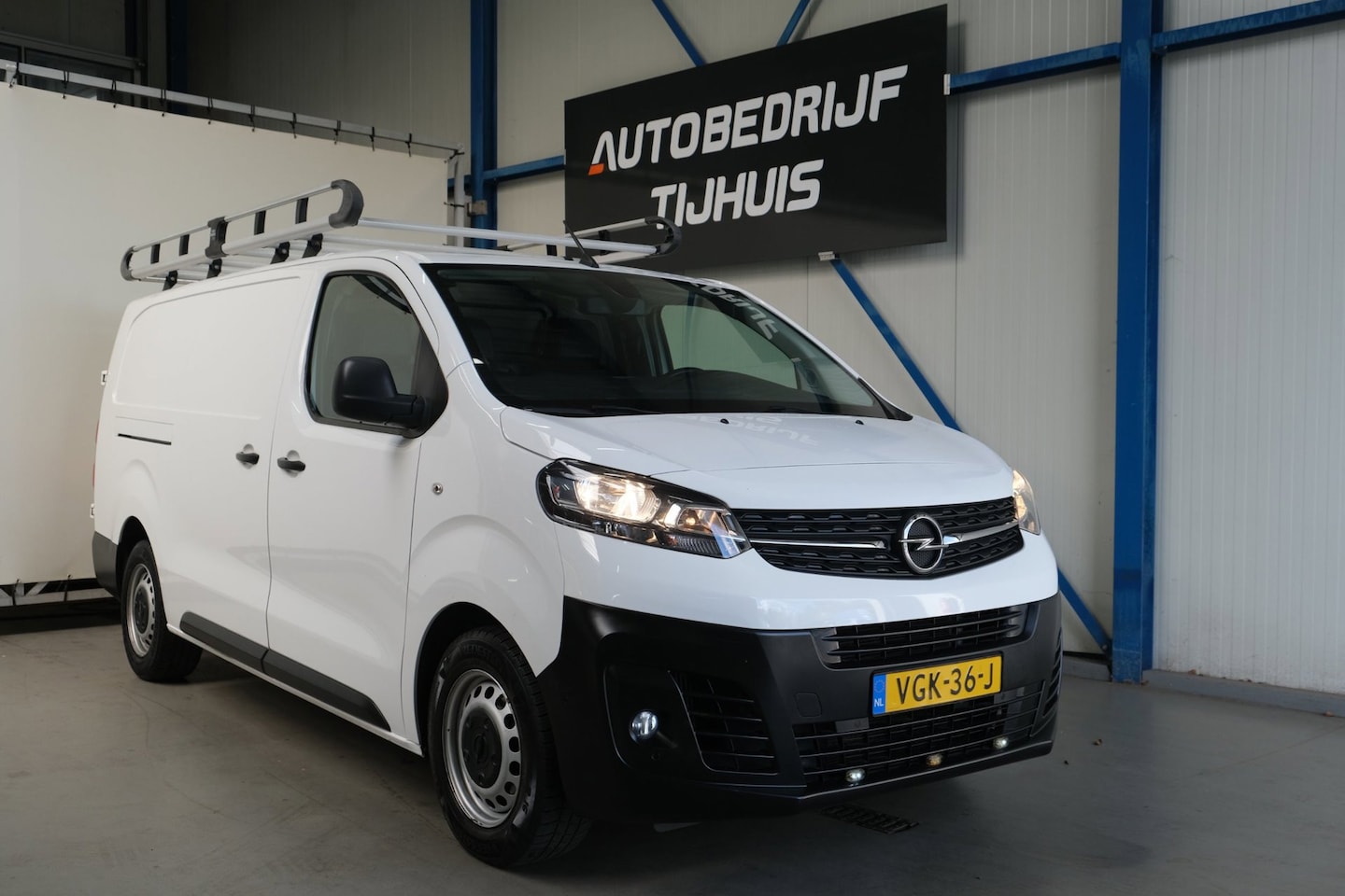 Opel Vivaro - 2.0 CDTI L3H1 3p Edition - N.A.P. Airco, Imperiaal, Kasten inrichting, Camera, Carplay, Na - AutoWereld.nl