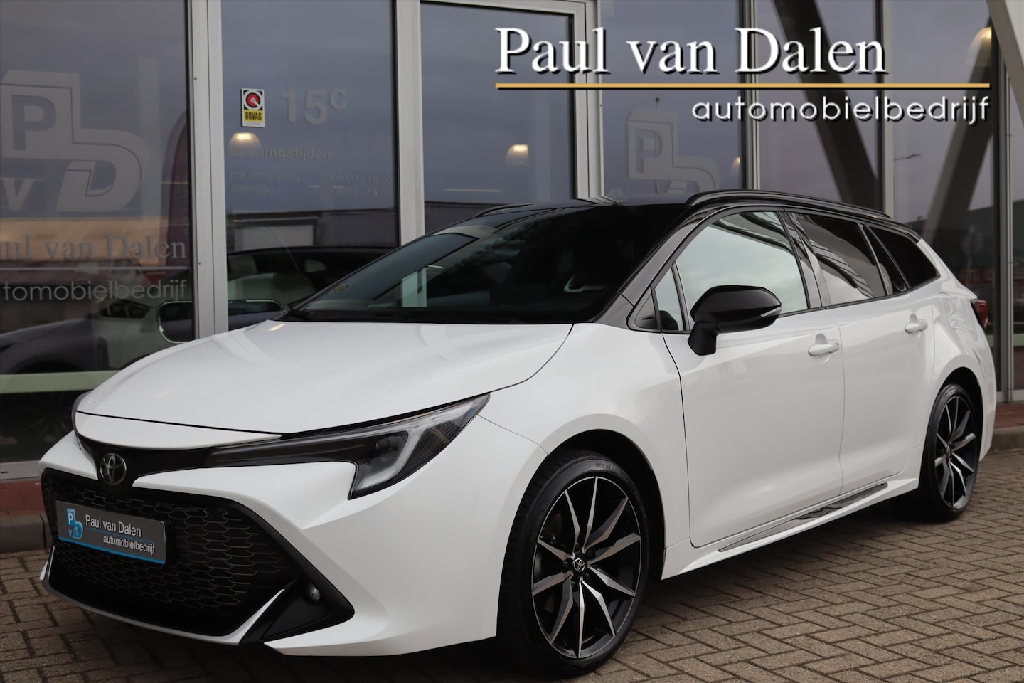 Toyota Corolla Touring Sports - 1.8 Hybrid GR SPORT Navi | Camera | Keyless | Two-Tone | Adapt.Cruise | Stoelverw. | 18 in - AutoWereld.nl