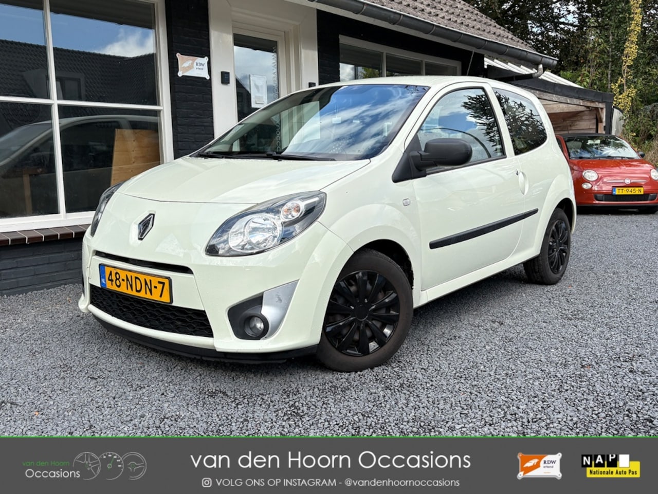 Renault Twingo - 1.2 NW APK | AIRCO | MF STUUR | EL RAMEN | CENTR DV - AutoWereld.nl