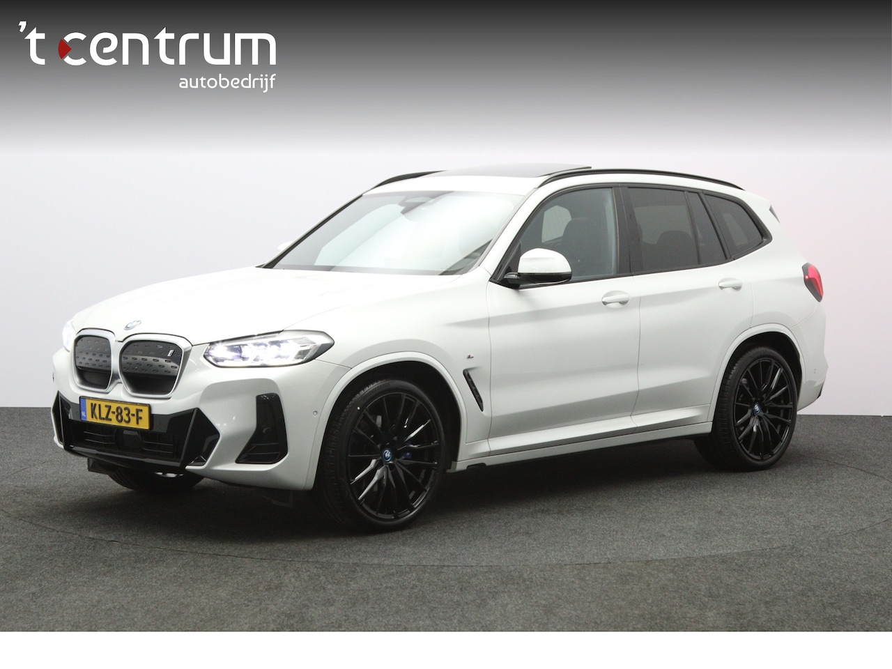 BMW iX3 - High Executive 80 kWh 293 PK, SOH 98 %, Panoramadak, Leder, Adap. Cruise Control, Camera - AutoWereld.nl