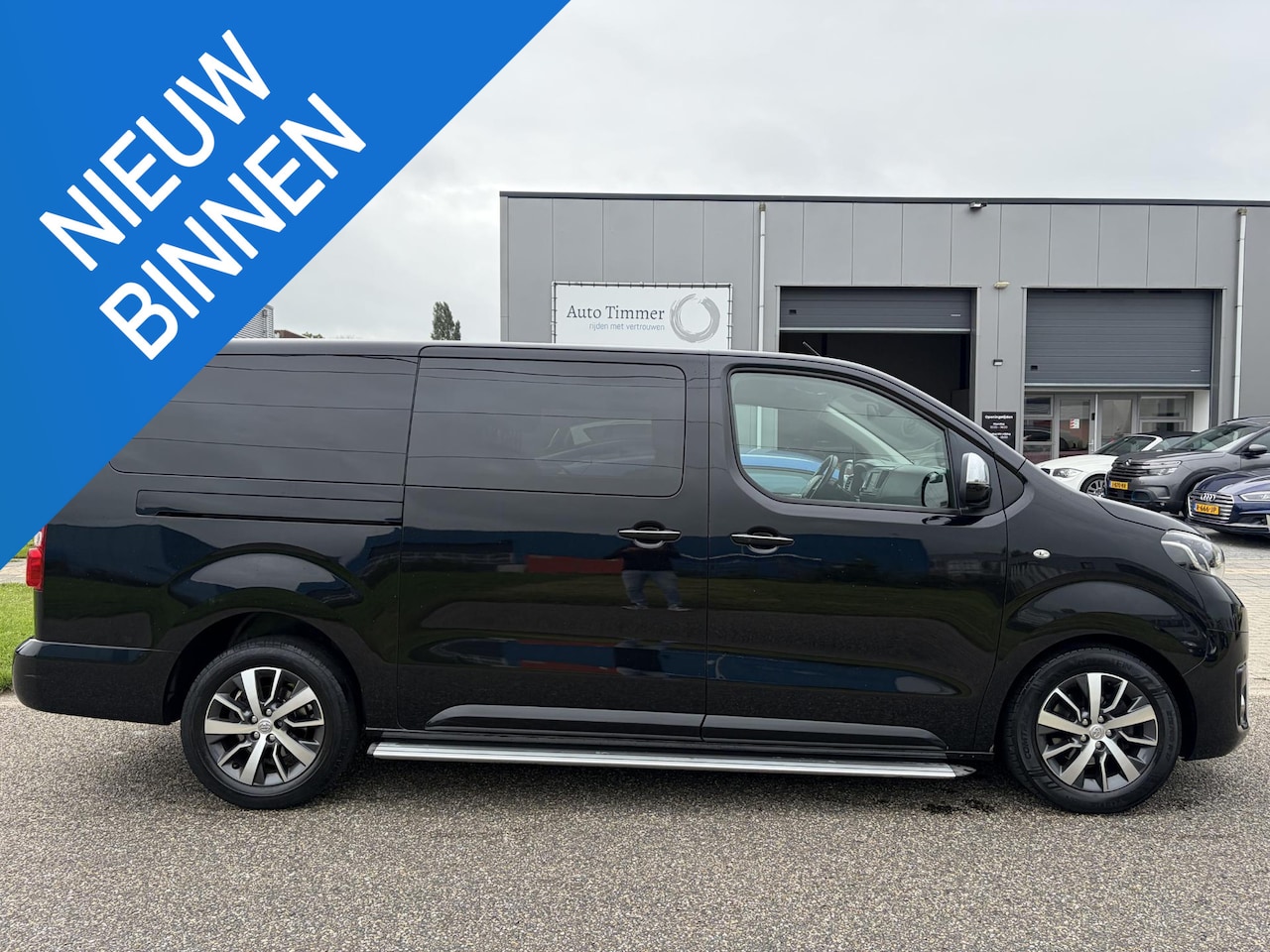 Toyota ProAce Worker - 2.0 D-4D AUTOMAAT BLACK EDTION DUBBEL CABINE 177PK, LEDER,TREKHAAK, LM VELGEN, 2 SCHUIFDEU - AutoWereld.nl