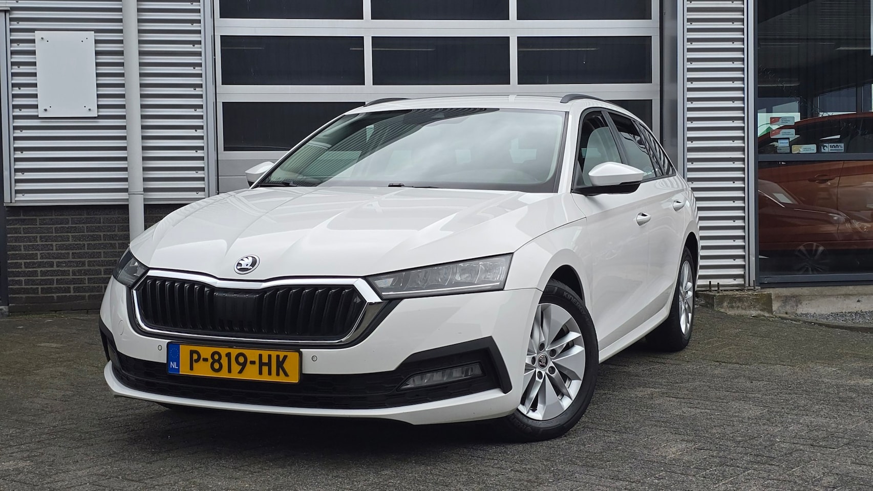 Skoda Octavia Combi - 1.5 e-TSI Business Edition 1.5 e-TSI Business Edition - AutoWereld.nl