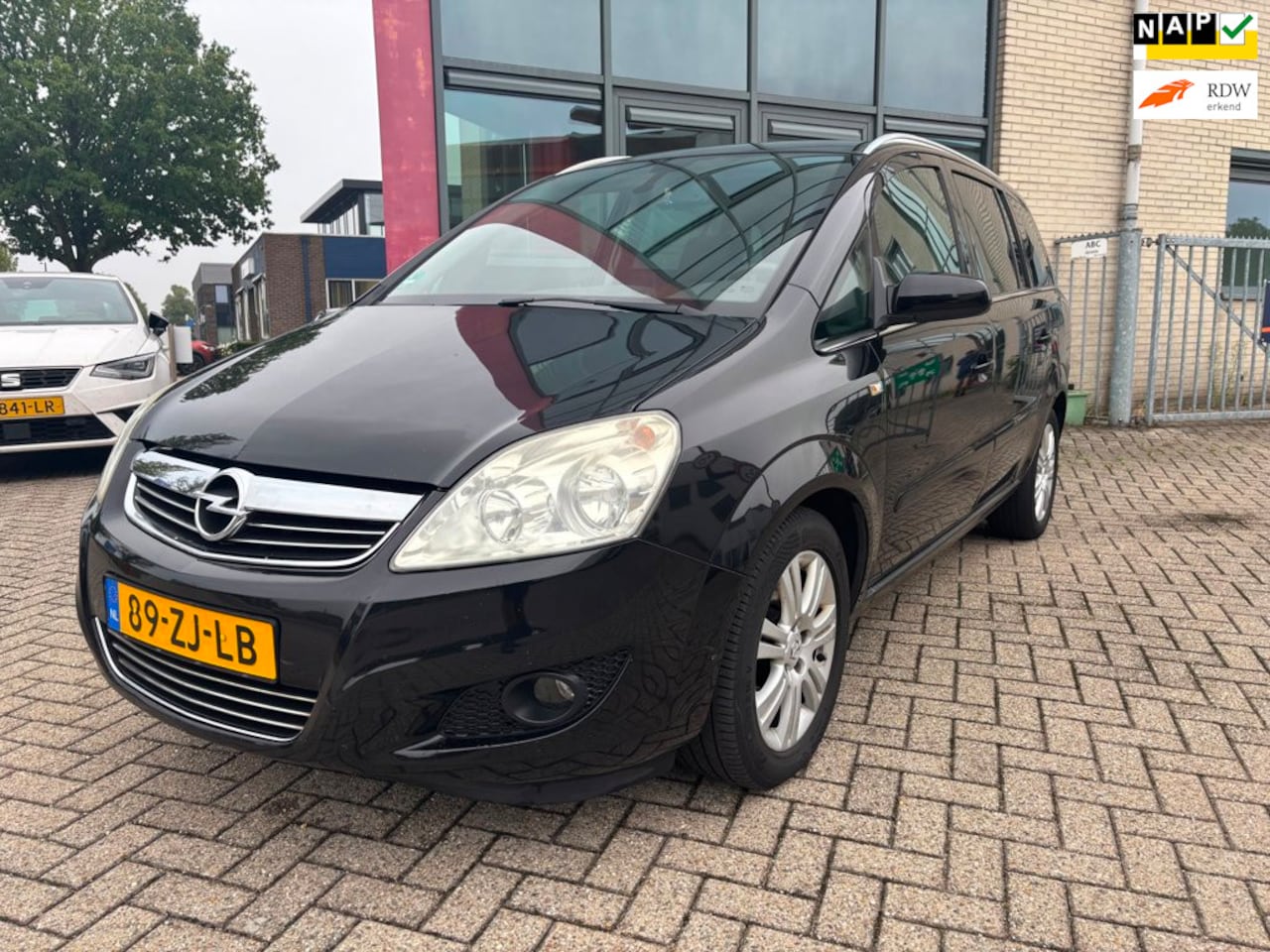 Opel Zafira - 2.2 Cosmo 7 persoons - AutoWereld.nl