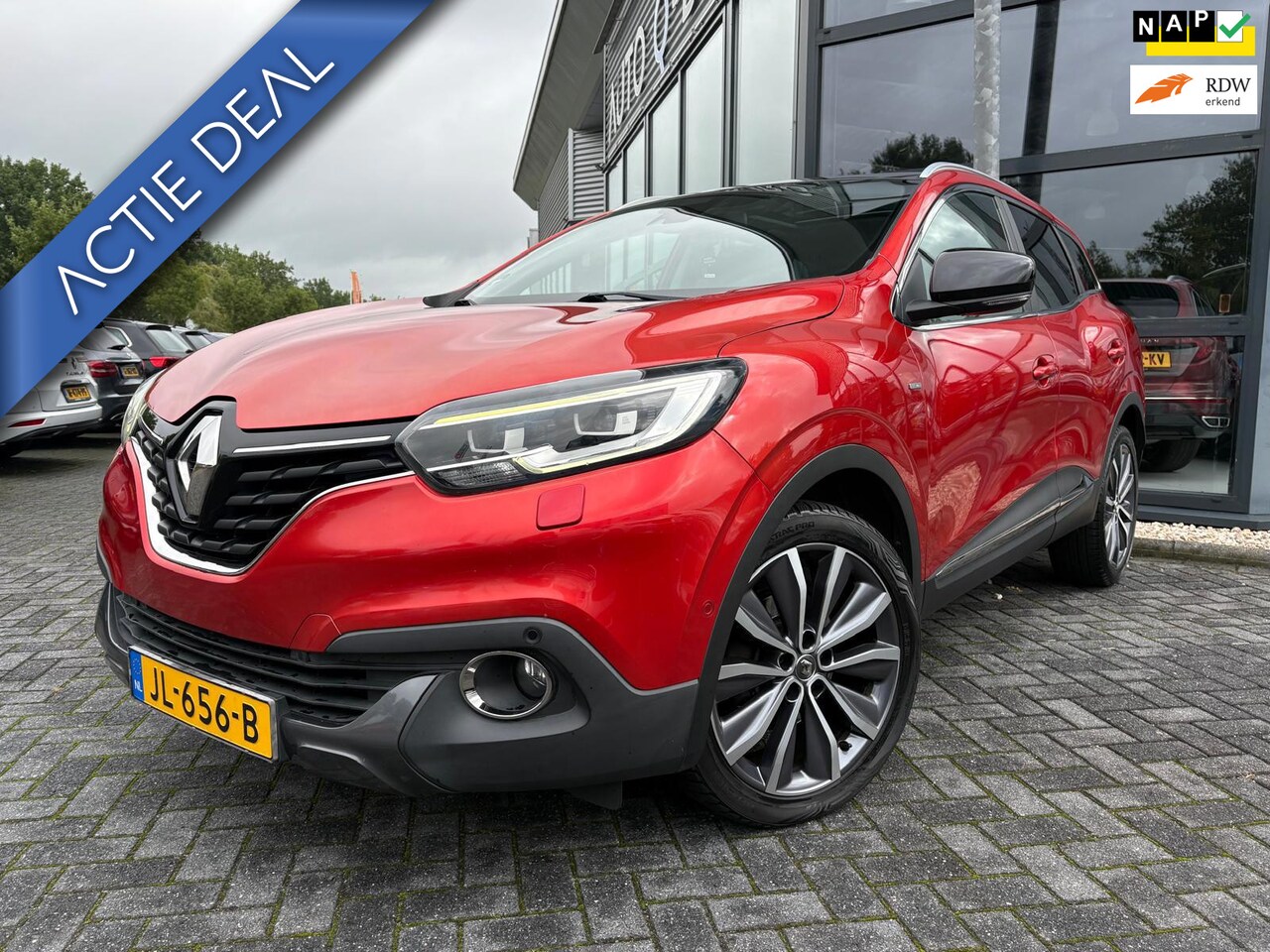 Renault Kadjar - 1.2 TCe Bose | Panorama | Navigatie | Cruise | Stoelverw| PDC | Camera | Climate | Goed on - AutoWereld.nl