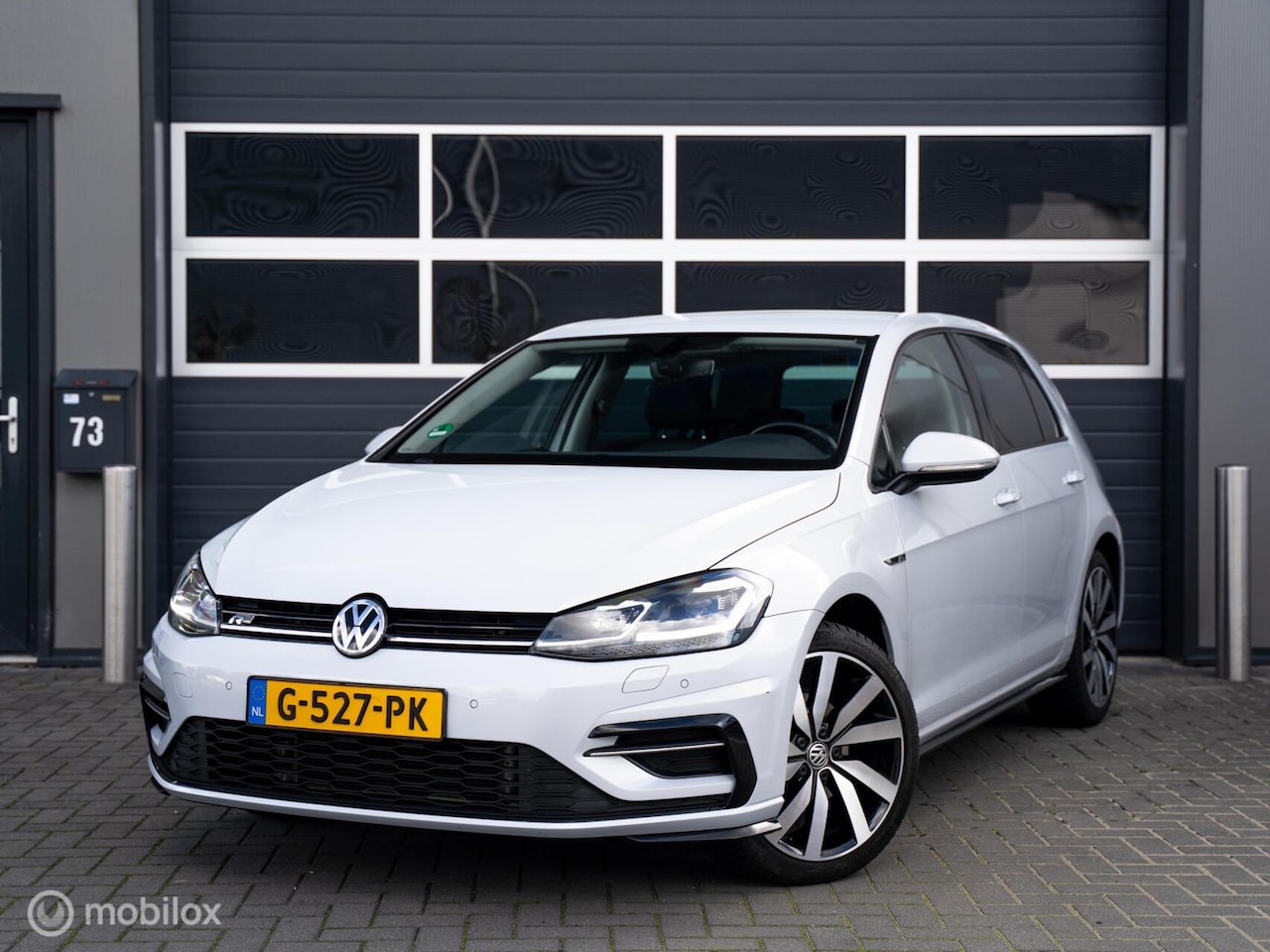 Volkswagen Golf - 1.5 TSI R line DSG Trekhaak ACC - AutoWereld.nl