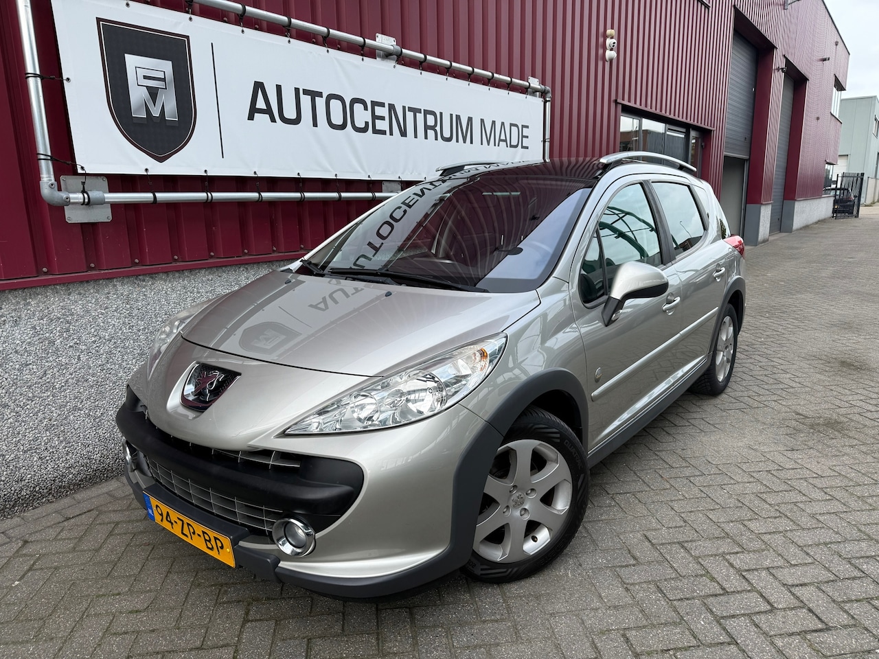 Peugeot 207 SW Outdoor - 1.6 VTi XS // 110 DKM NAP // Clima // Pano.dak // Trekhaak - AutoWereld.nl