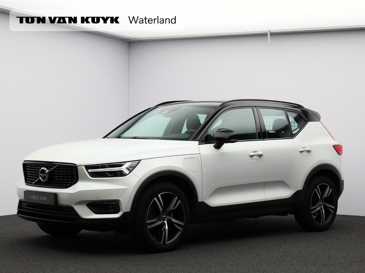 Volvo XC40 - 1.5 T5 Twin Engine R-Design Automaat / Panoramadak / Trekhaak / 360* camera / Harman Kard - AutoWereld.nl
