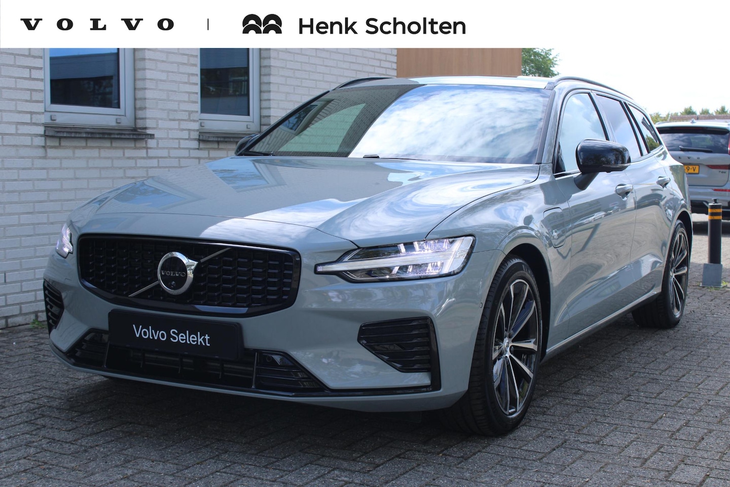 Volvo V60 - T8 Plug-in hybrid AWD Ultra Dark | Panoramadak | Trekhaak | 360 graden camera | Head-up di - AutoWereld.nl