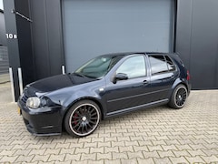 Volkswagen Golf - 2.3 V5 Tik in motor