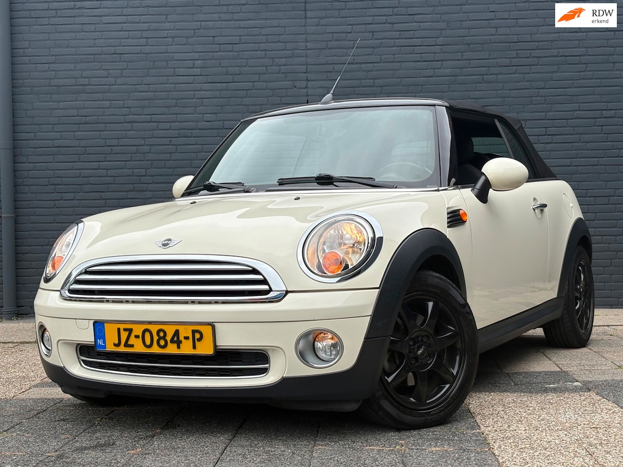 MINI Cabrio - 1.6 Cooper | Carplay | Stoelverwarming - AutoWereld.nl