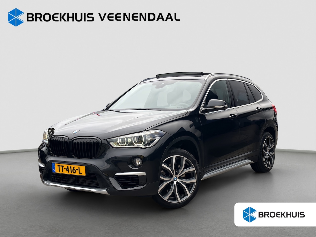 BMW X1 - sDrive20i Orange Edition II | Dealer OH! | Pano | Trekhaak | Leder | H&K Audio - AutoWereld.nl