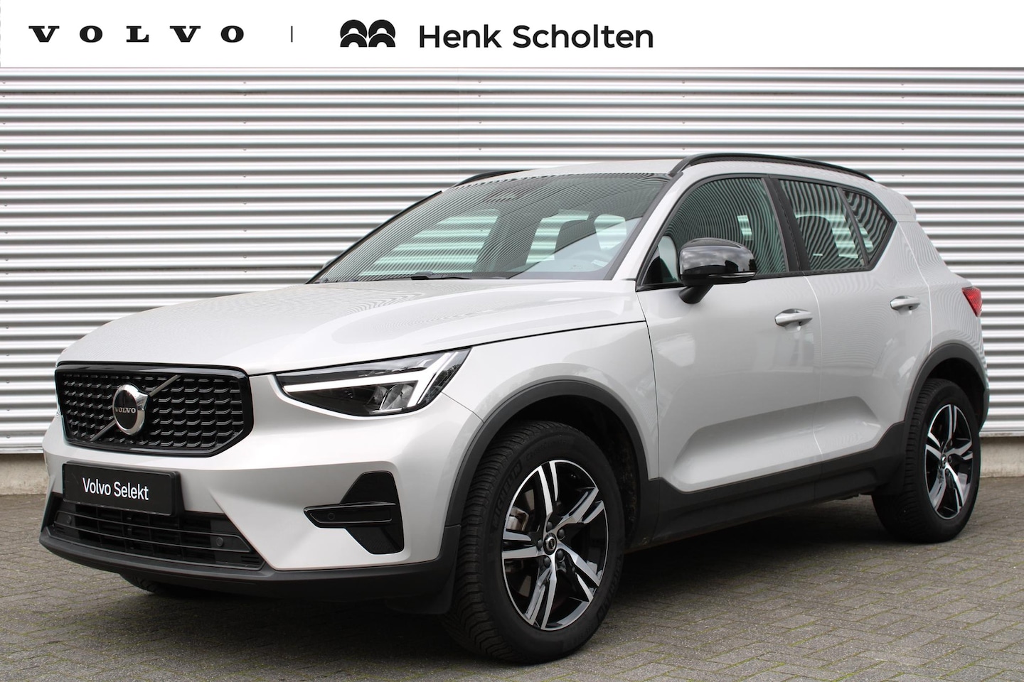 Volvo XC40 - 2.0 B4 Plus Dark | Trekhaak Semi-Elektrisch Inklapbaar | Elektrisch Verstelbare Stoelen Me - AutoWereld.nl