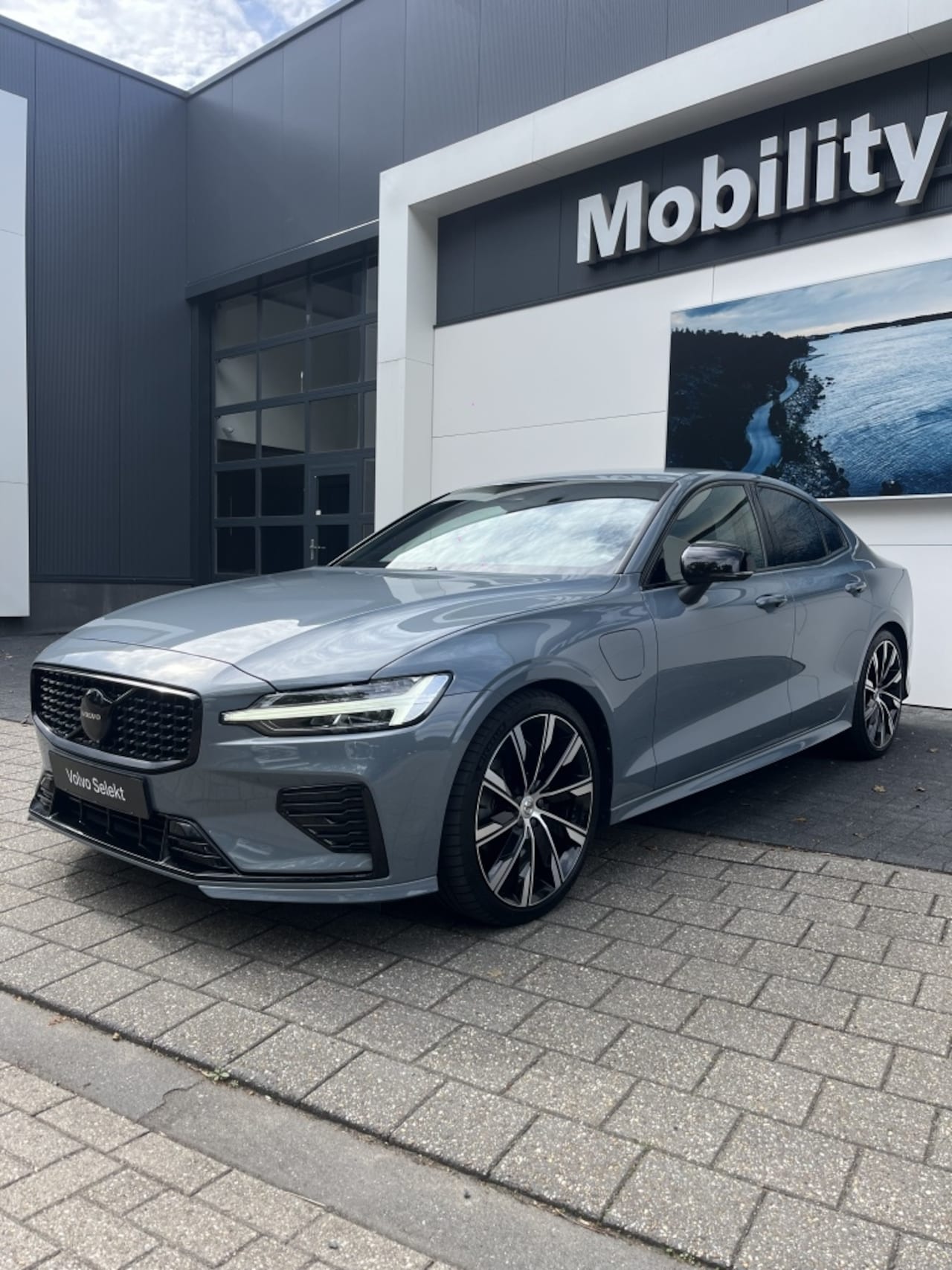 Volvo S60 - Recharge T6 AWD Plus Dark | Harman & Kardon audio | Verwarmde voor- en achterstoelen | Mem - AutoWereld.nl